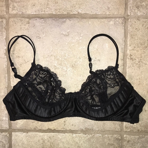 Frederick’s of Hollywood Lace Front Bra